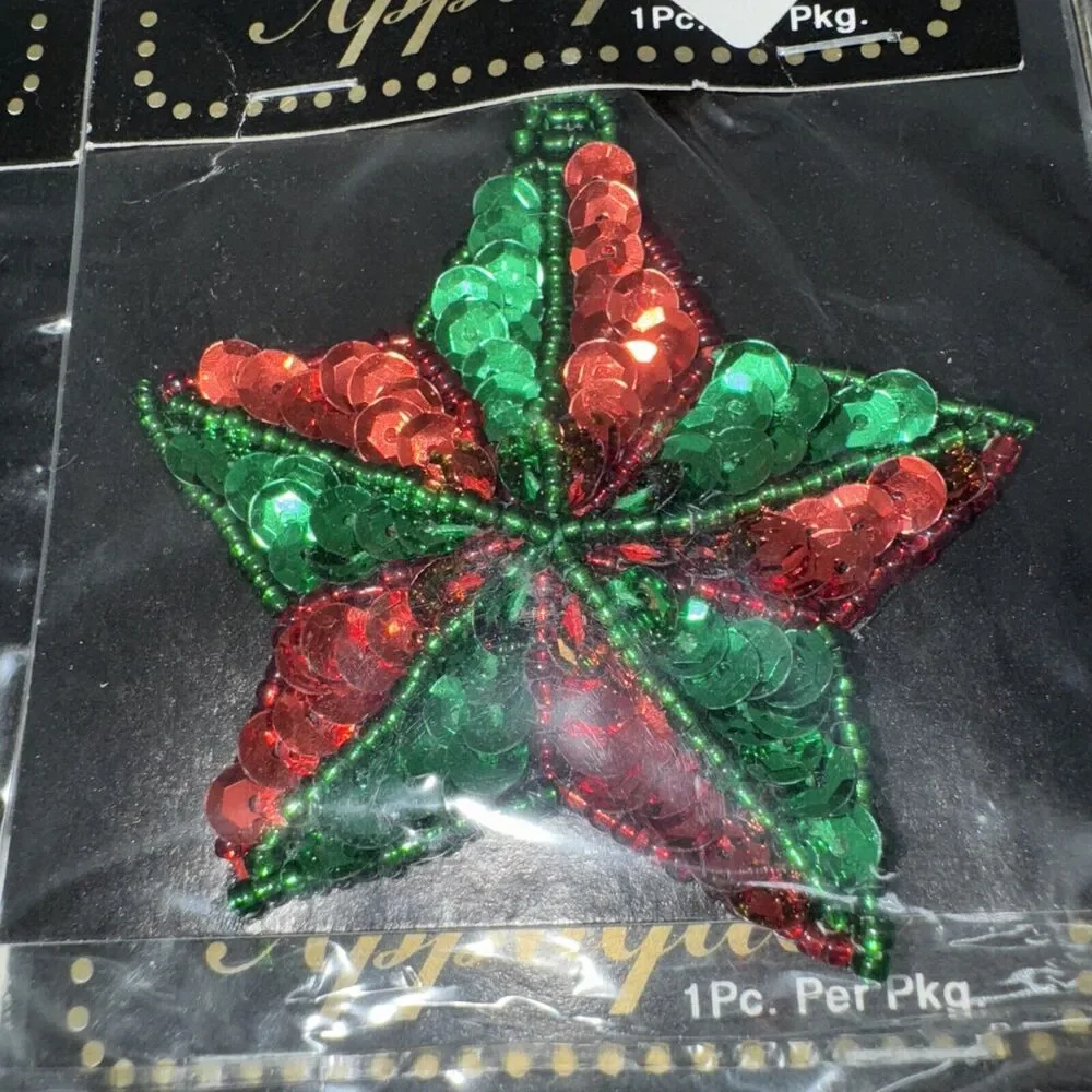 1‎ NEW Christmas Sequin Patch Motif Santa Star Candles Holly Horse Snowman Bear